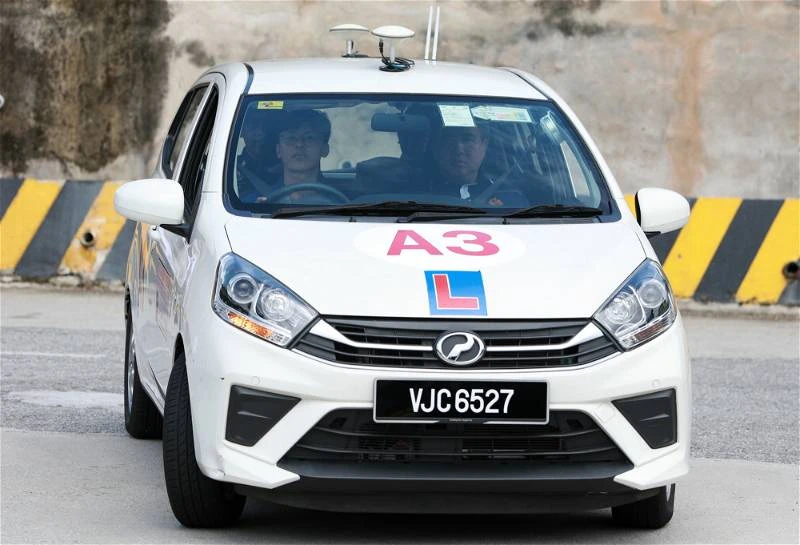 4月24日駕駛學院推電子化考車　陸兆福：杜絕考車「包過關」