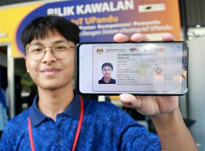 4月24日駕駛學院推電子化考車　陸兆福：杜絕考車「包過關」