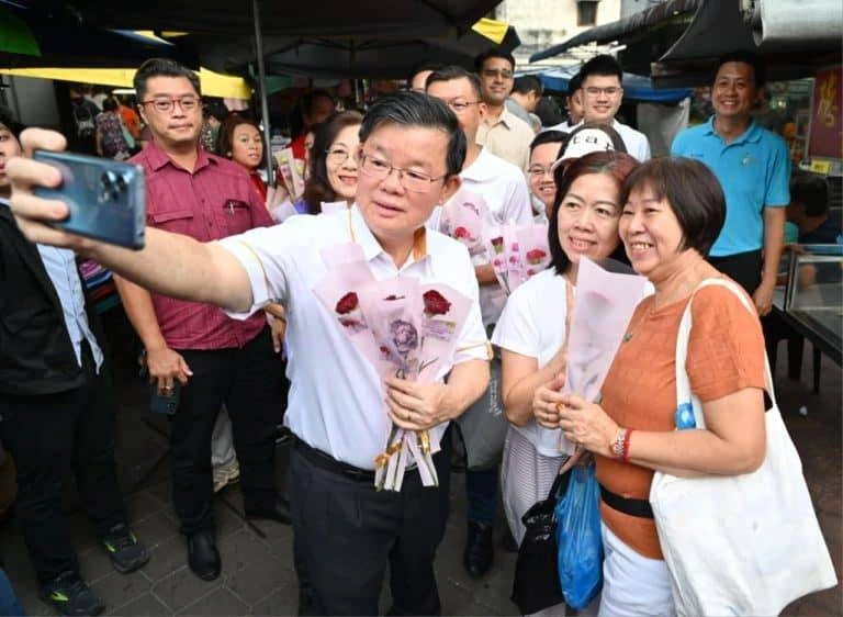 曹觀友:感激女性的犧牲與貢獻 繼續為女性爭取權益