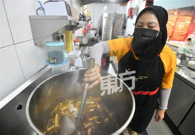 挺肉骨茶列國家遺產 馬來同胞:美食不應政治化