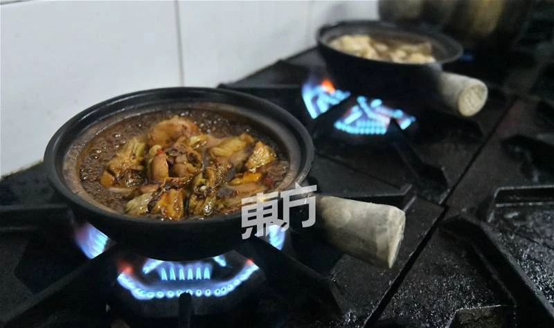 馬來人抱好奇品嘗「雞骨茶」　創辦人冀發揚光大