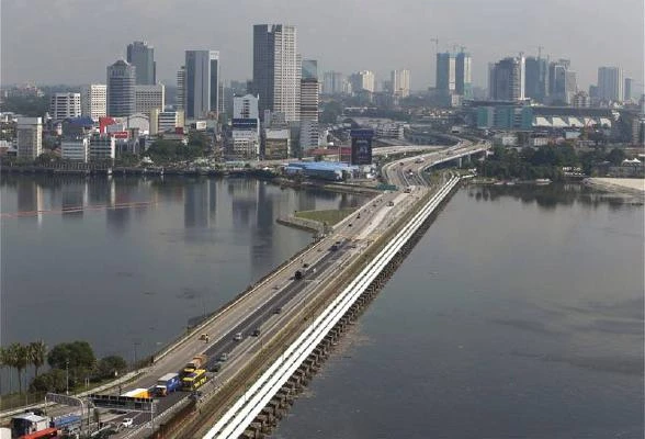 在獅城自律在大馬野蠻　越堤族抱怨同胞行為大不同