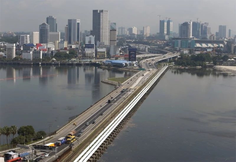 在獅城自律在大馬野蠻　越堤族抱怨同胞行為大不同