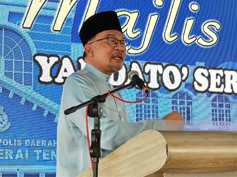 安華調侃慕尤丁是「跳黨頭子」   人們已對土著團結黨失去信心