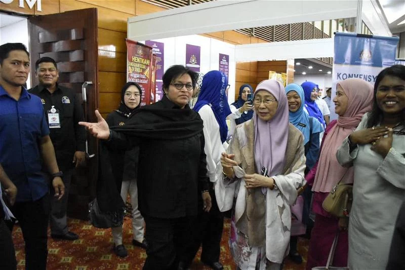 阿莎麗娜吁人民續支持安華　「等屆滿了想換再換吧！」