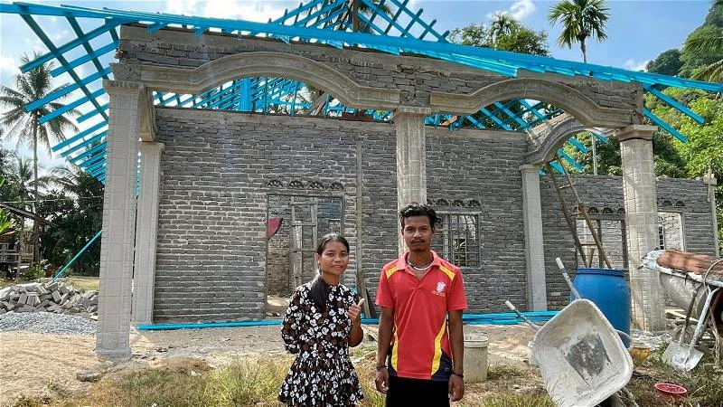 原住民女子TikTok賣貨　一年內賺到錢建房子