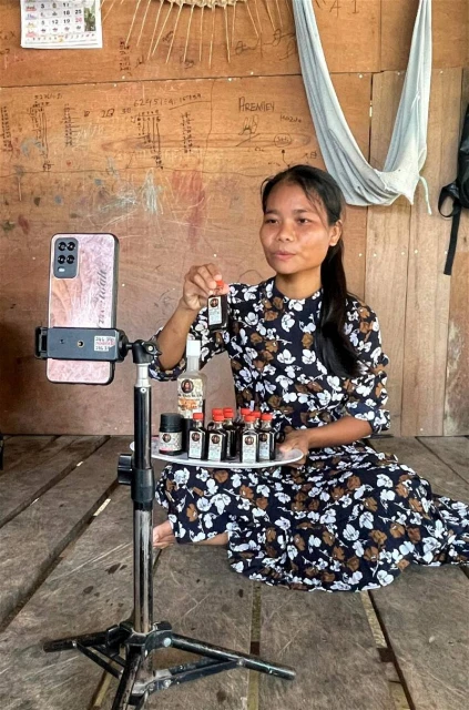 原住民女子TikTok賣貨　一年內賺到錢建房子