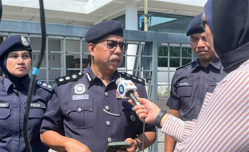 警搜查峇株工廠搜查　起獲5雙「真主」襪子