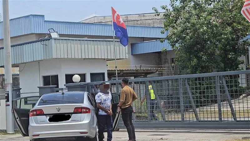 【KK襪子風波】男子戴手銬被押送新建昌取證　峇警已傳召5人問話