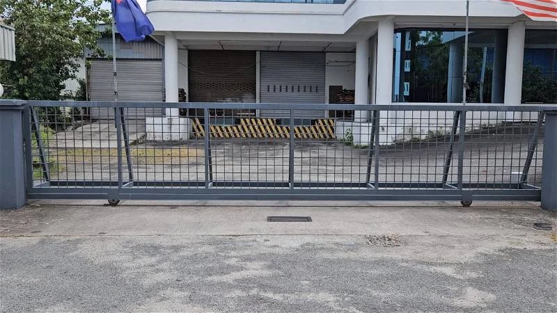 【KK襪子風波】男子戴手銬被押送新建昌取證　峇警已傳召5人問話