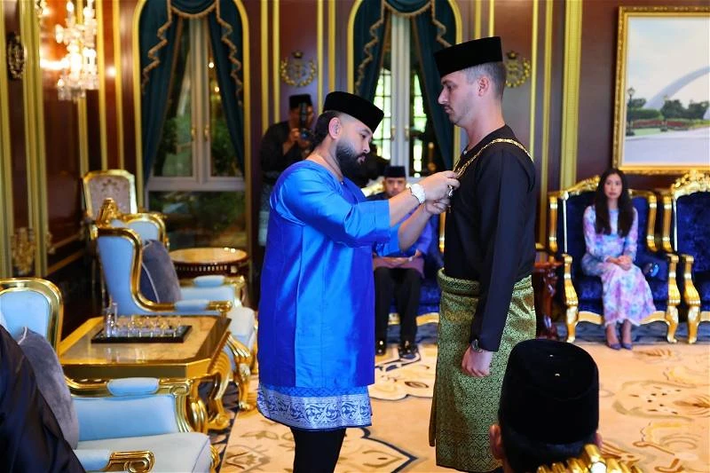 柔蘇丹華誕冊封7有功人士　4人獲封拿督勛銜包括柔駙馬