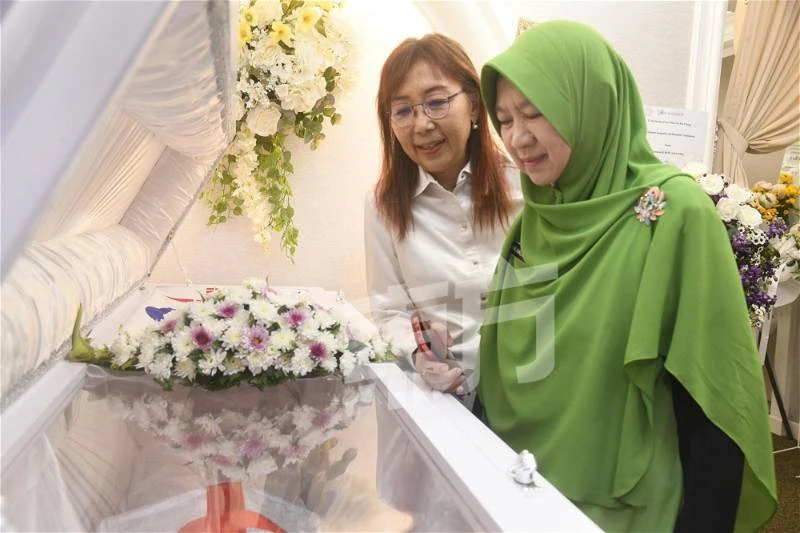 【李繼香逝世】「辛勤工作的人民代議士」　雪大臣及伊黨議員到場弔唁 