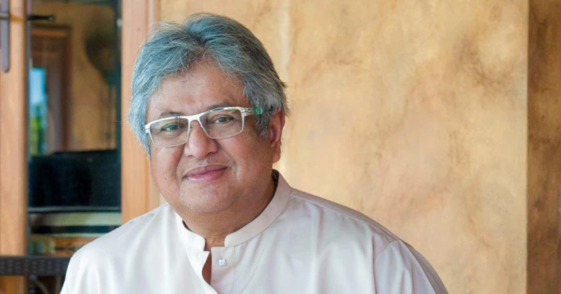 巫青團長公然向警員派青包　再益：巫統再露真面目