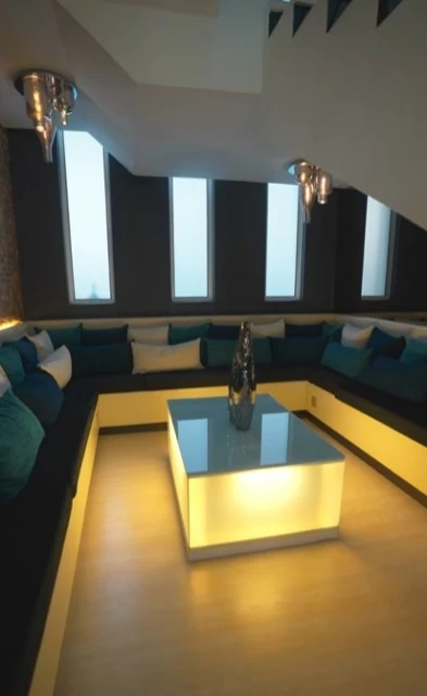 名醫許崇明公開豪宅　有室內羽球場 電影院 遊戲室