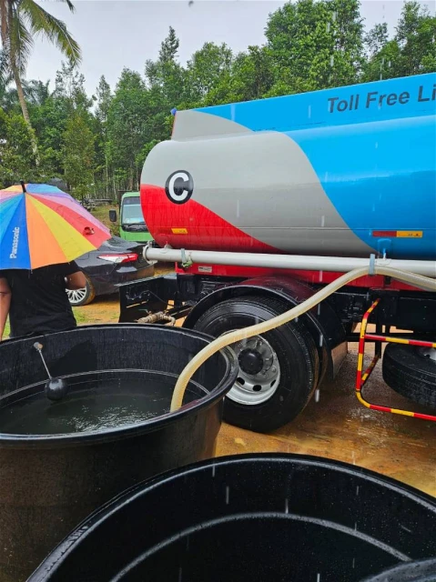 武吉柏邁300戶家庭佳節無預警斷水　斯里麻坡甘榜斷水6天