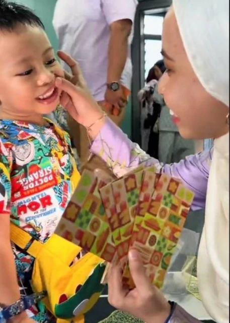 要拿青包先檢查牙齒 女牙醫職業病發作逗樂網民