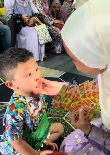 要拿青包先檢查牙齒 女牙醫職業病發作逗樂網民