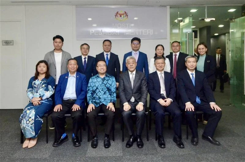 鄭立慷接待中國江西省代表團 就經貿和科技領域交流