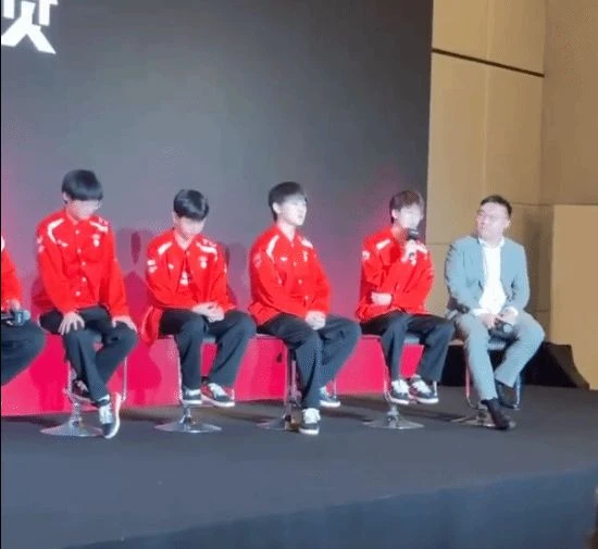 LPL春季賽決賽媒體發布會採訪：在佛山，誰最能打？