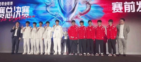 LPL春季賽決賽媒體發布會採訪：在佛山，誰最能打？