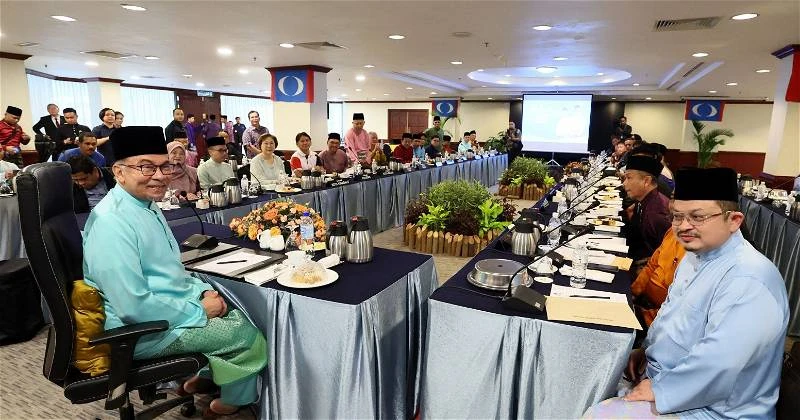 沙巴藍眼鬧逼宮風波 安華:近期內作出決定