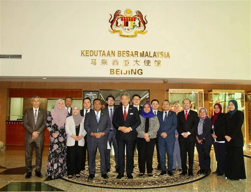 末哈山訪華會見王毅