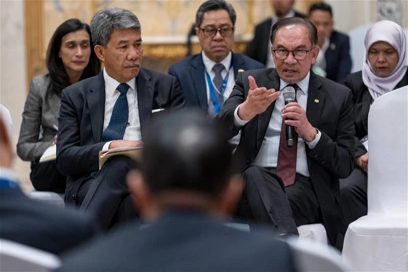 與全球工商界領袖圓桌會議 安華:說服外企來大馬投資