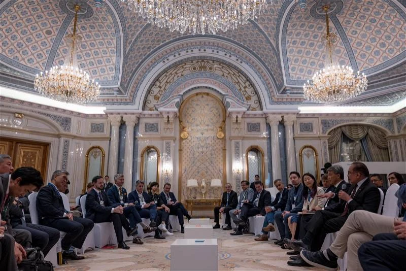 與全球工商界領袖圓桌會議 安華:說服外企來大馬投資