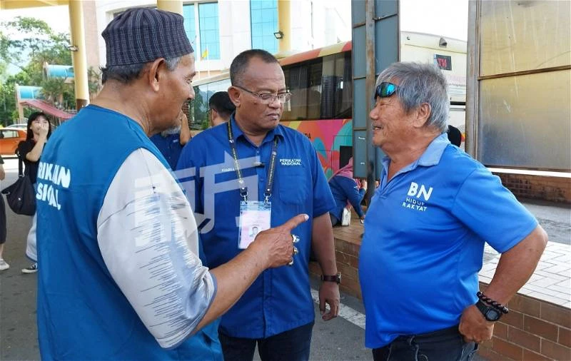 【新古毛補選】走入小鎮拜票 國盟候選人受商販民眾歡迎