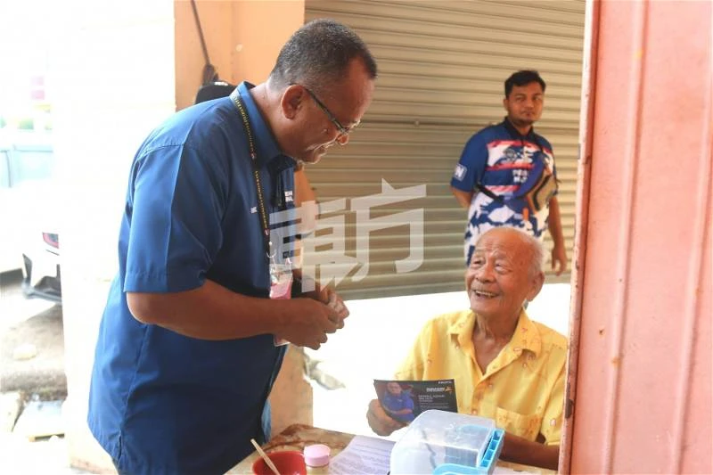 【新古毛補選】走入小鎮拜票 國盟候選人受商販民眾歡迎