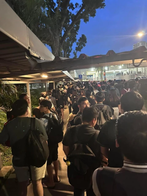 大馬遊子返鄉慶母親節 馬新關卡再現人龍車龍