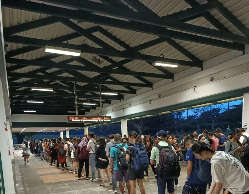 大馬遊子返鄉慶母親節 馬新關卡再現人龍車龍