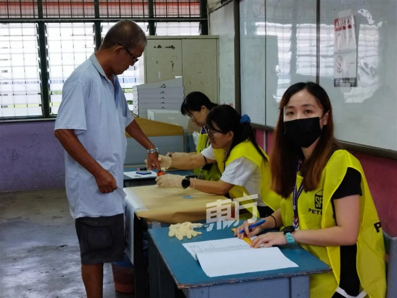 【新古毛補選】峇冬加里選民一早抵達投票站 不到一年投兩次不覺麻煩