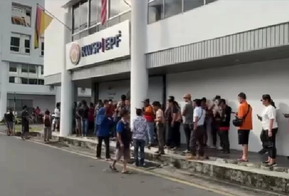 第三戶頭正式開跑 公積金局涌排隊人潮