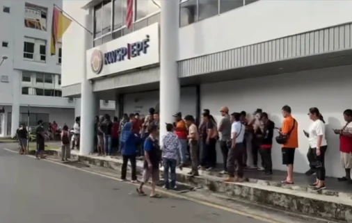 第三戶頭正式開跑 公積金局涌排隊人潮