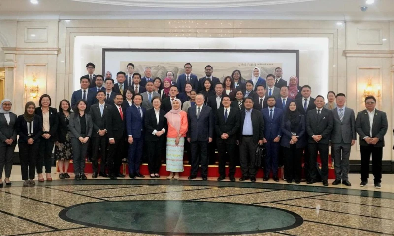 馬中建交50周年 努魯率藍眼代表應邀訪華