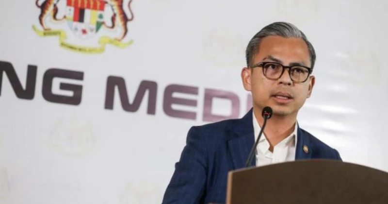 通訊部職員肩負使命下達政策 法米冀努力工作提高服務素質