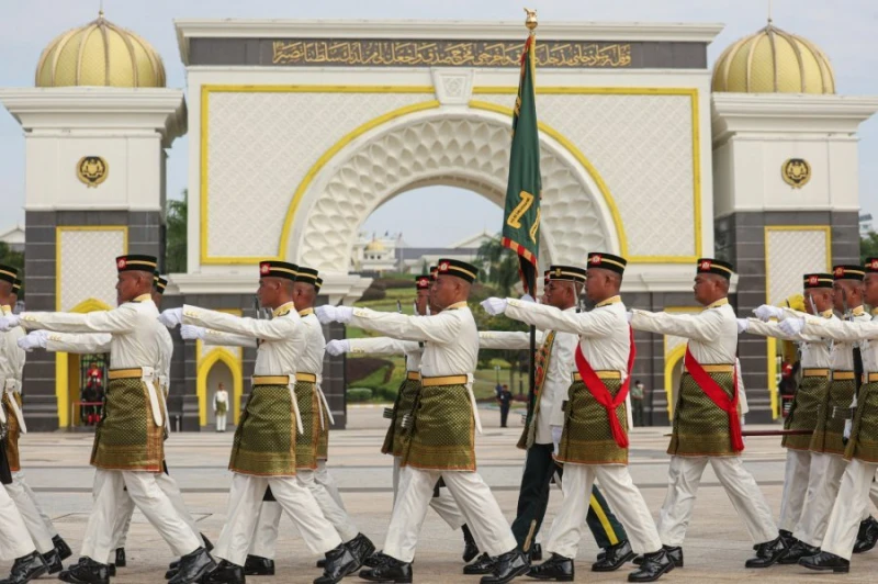 疫情後中斷 國家王宮再度舉行衛隊換崗儀式