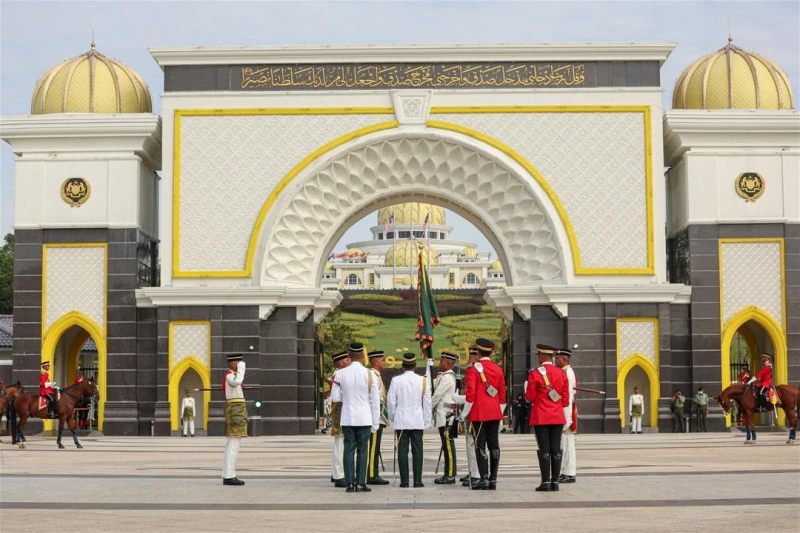 疫情後中斷 國家王宮再度舉行衛隊換崗儀式