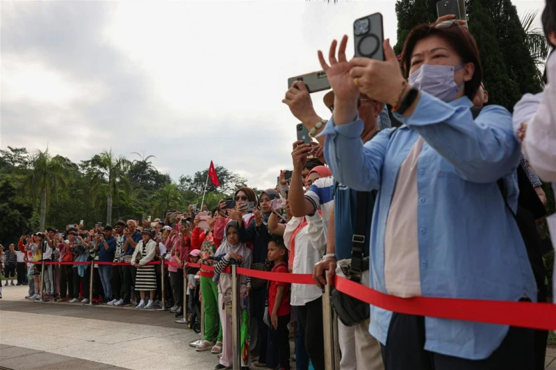 疫情後中斷 國家王宮再度舉行衛隊換崗儀式