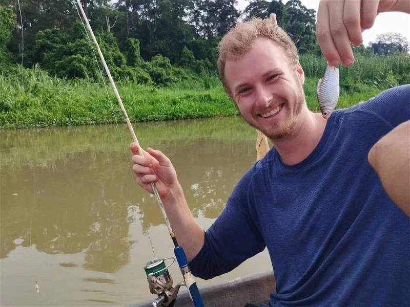 發燒友重返垂釣 霹靂河再現釣魚熱潮