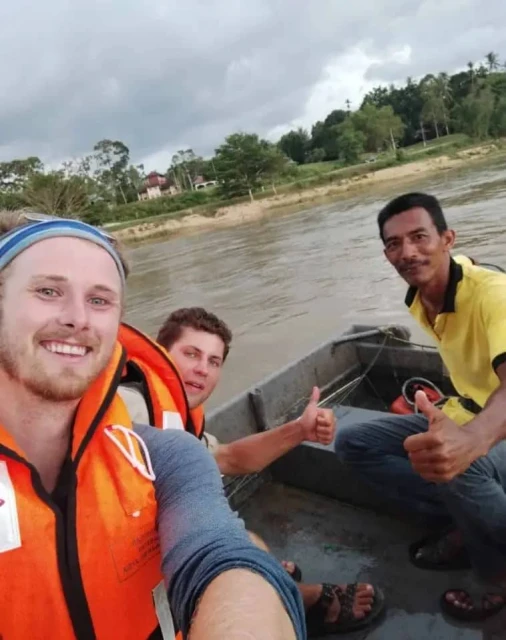 發燒友重返垂釣 霹靂河再現釣魚熱潮