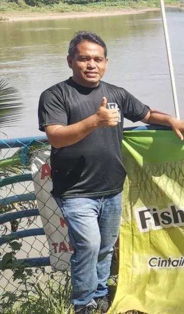 發燒友重返垂釣 霹靂河再現釣魚熱潮