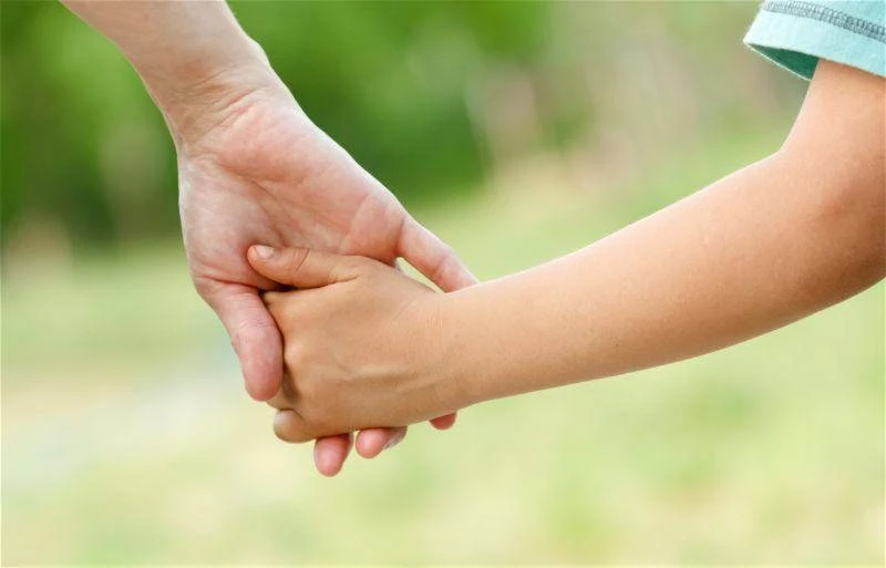 華男領養3巫裔兄弟 16年來視如己出「為父也為母」