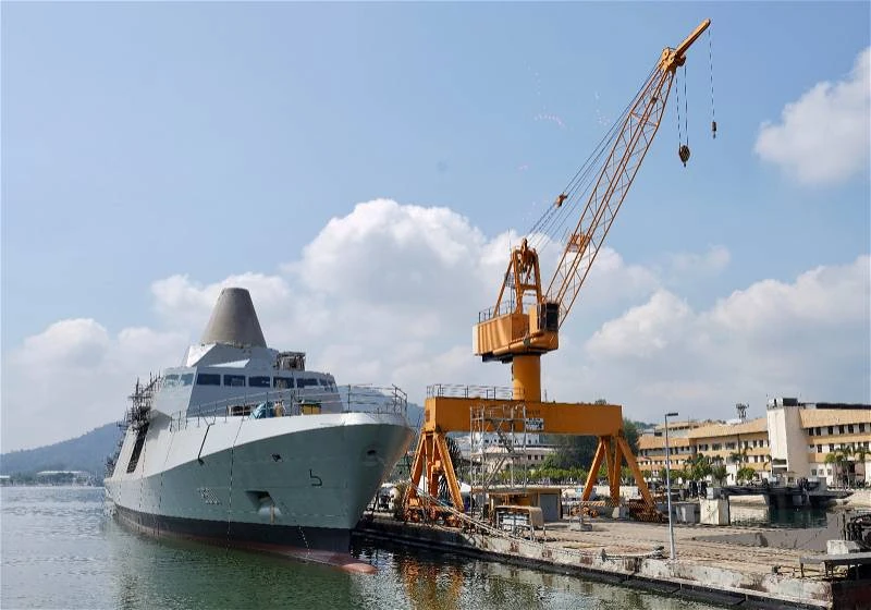 建造進展順利照時間表進行　第一艘LCS成功下水