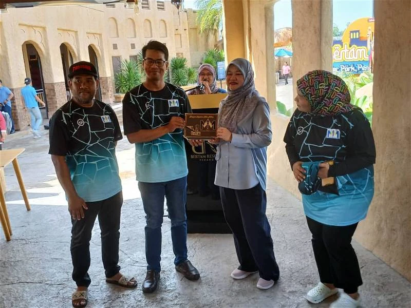 教長:教育局將與董家教講解 雙語教數理可鞏固國語強化英語