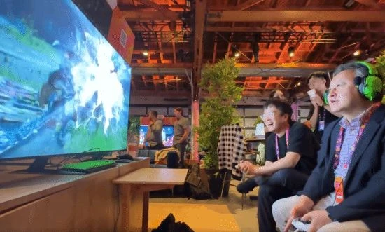 吉野修平、虛淵玄試玩《影之刃零》 吉野修平技術高超