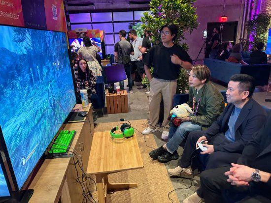 吉野修平、虛淵玄試玩《影之刃零》 吉野修平技術高超