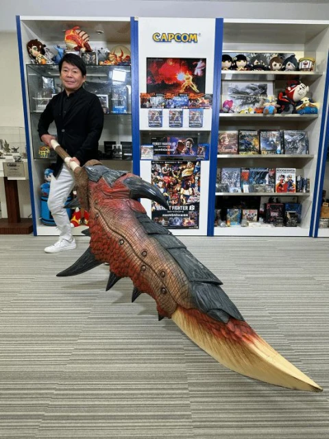 卡普空成立41周年 辻本社長手持《怪獵》大劍慶祝