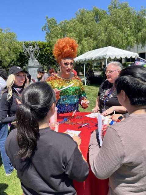 暴雪娛樂舉辦活動慶祝驕傲月 還有變裝皇后參與